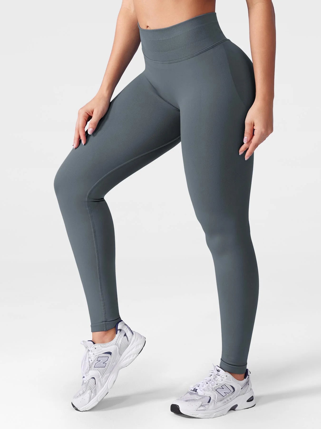 Leggings deportivos push up premium gris, cintura alta y fruncido oculto que realza glúteos