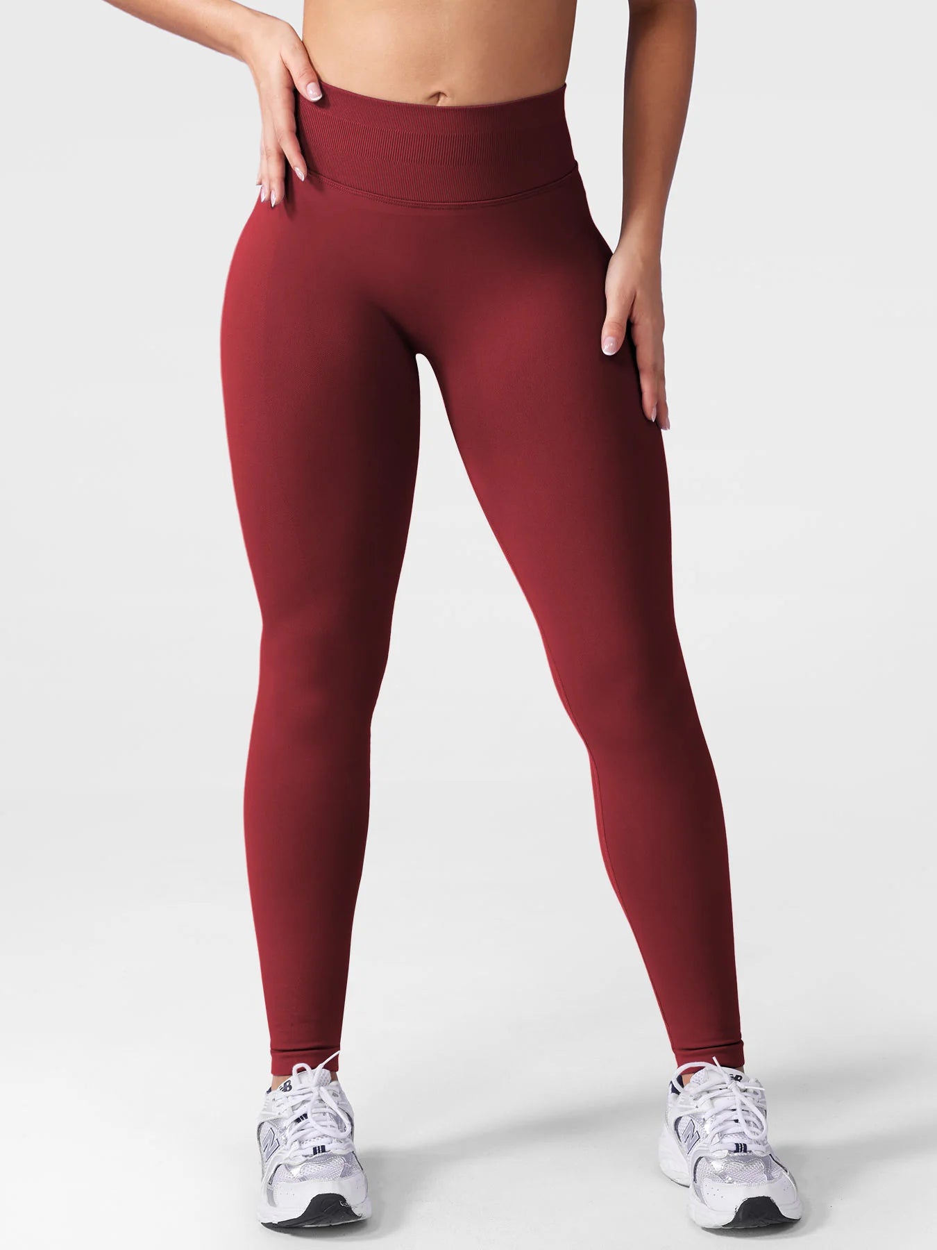 Leggings deportivos push up premium rojo tinto, cintura alta y fruncido oculto que realza glúteos