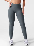 Leggings deportivos push up premium gris, cintura alta y fruncido oculto que realza glúteos