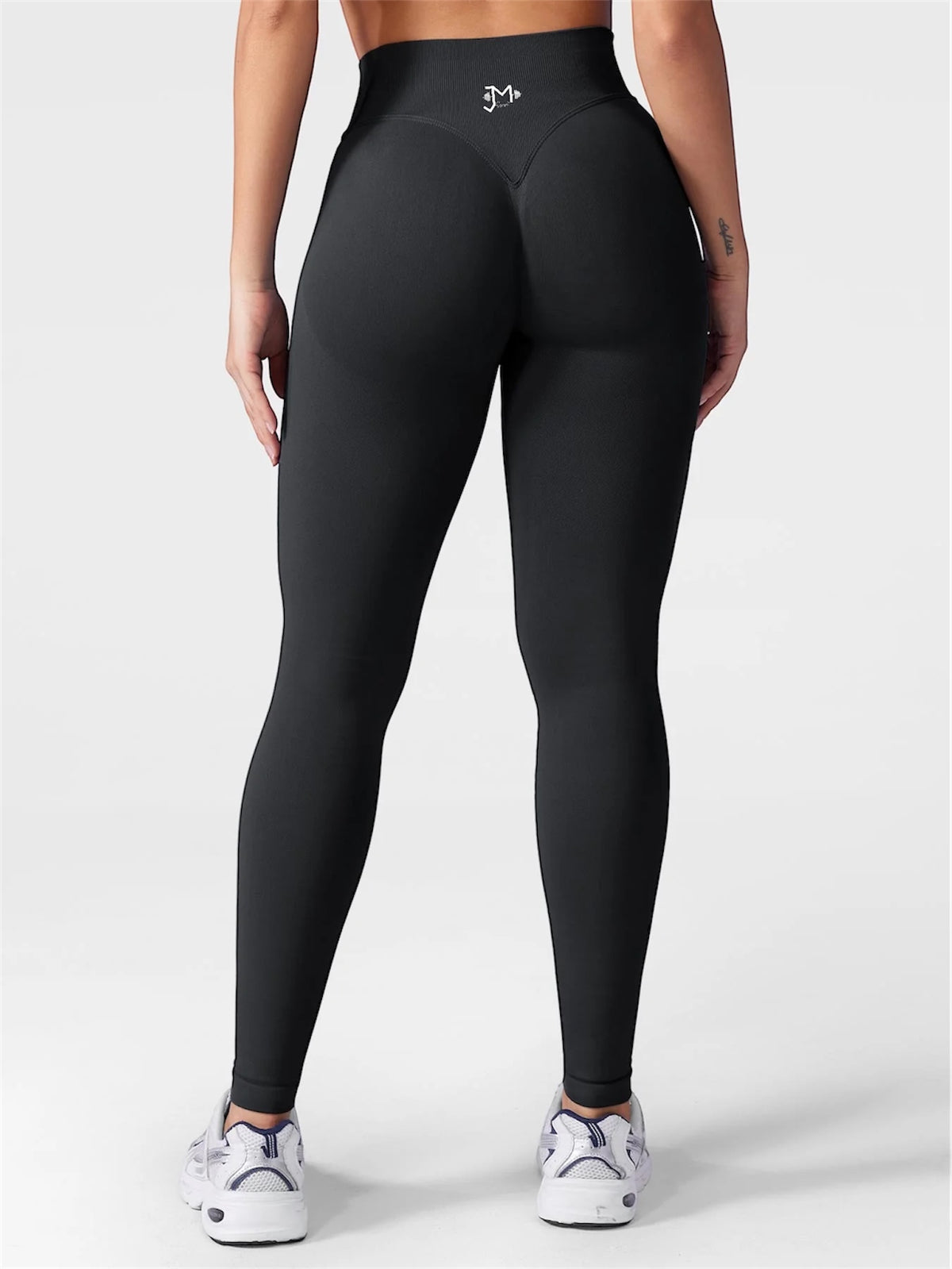 Leggings deportivos push up premium negros, vista trasera, cintura alta y fruncido oculto que realza glúteos
