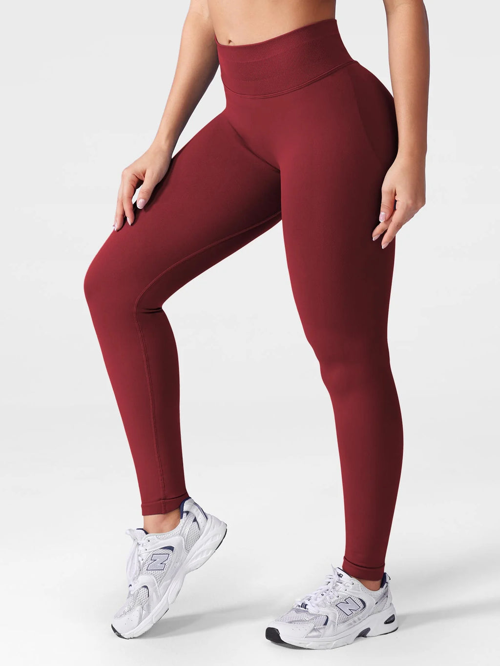 Leggings deportivos push up premium rojo tinto, cintura alta y fruncido oculto que realza glúteos