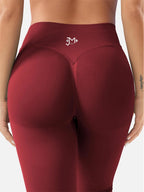 Leggings deportivos push up premium rojo tinto, cintura alta y fruncido oculto que realza glúteos